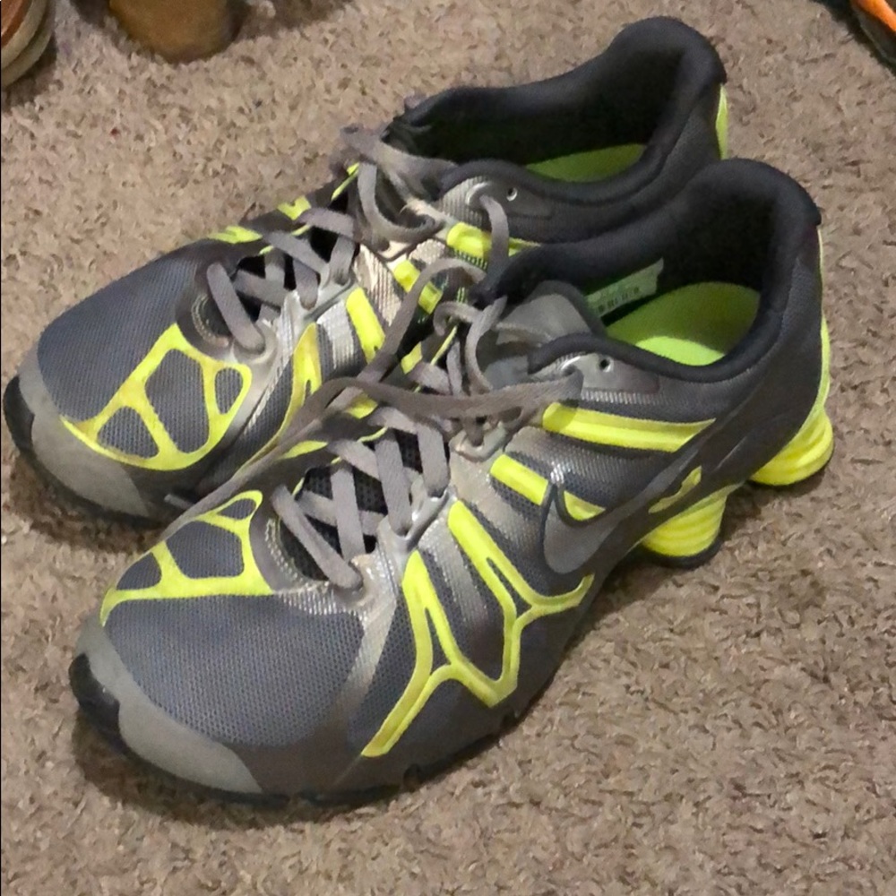 Nike shocks size 10
